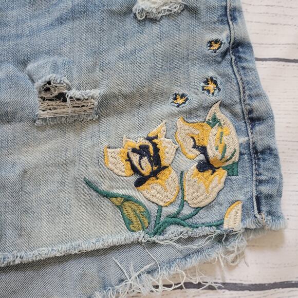 Blank NYC Size 28 Floral Embroidered Hiker Cutoff Jean Shorts Boho Festival - Picture 3 of 9